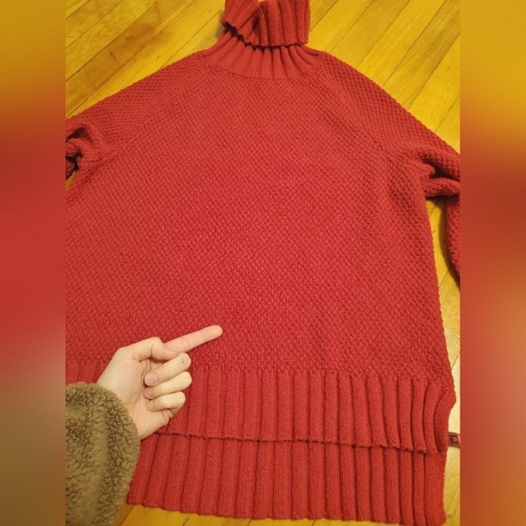 Patagonia turtleneck long sleeves sweater. Knit. Ribbed on neck. Red. Size L. - Picture 7 of 11